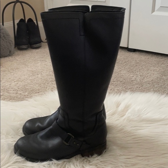 UGG Dahlen Riding Boot - Picture 4 of 9